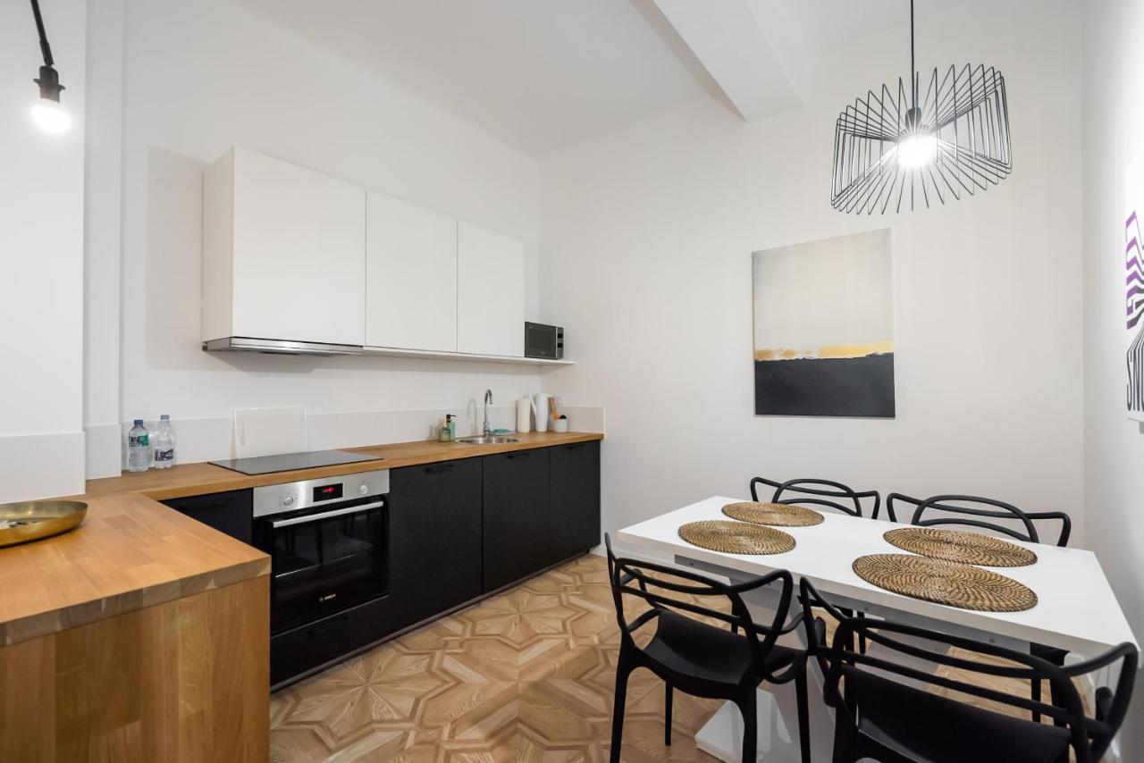 Old Town Basilisk Apartment Варшава Екстер'єр фото