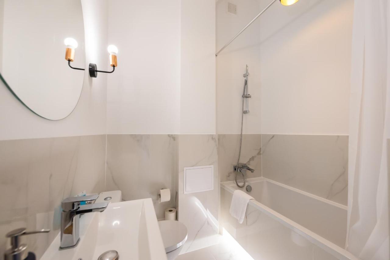 Old Town Basilisk Apartment Варшава Екстер'єр фото