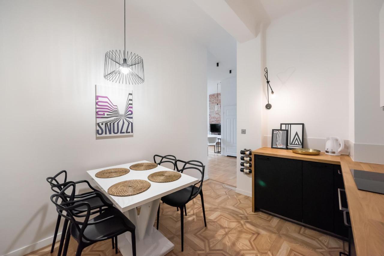 Old Town Basilisk Apartment Варшава Екстер'єр фото